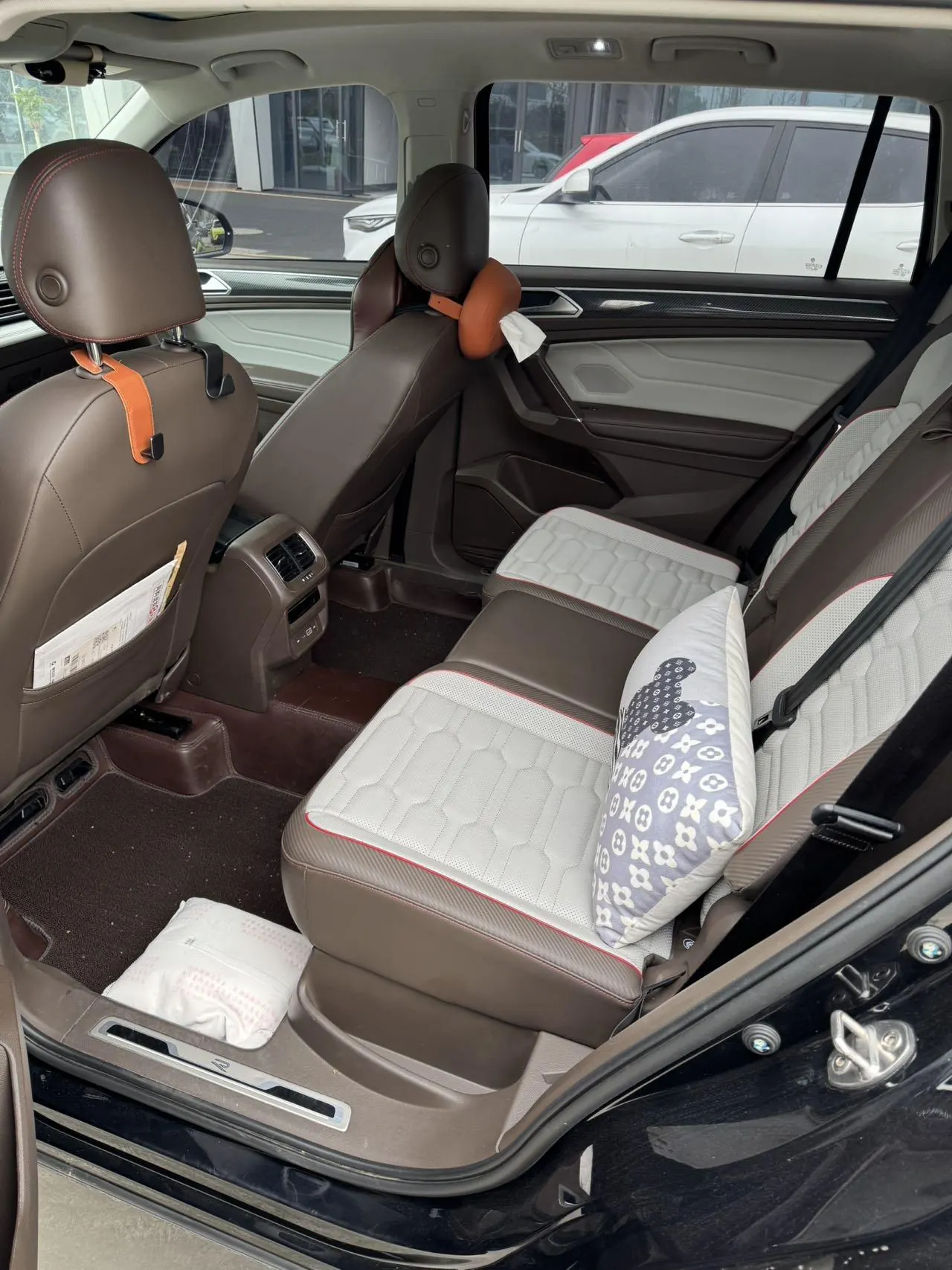 Volkswagen 2022 Tiguan L R-Line 2.0TSI 330TSI Two-Drive R-Line Ultimate Automatic Gear 5