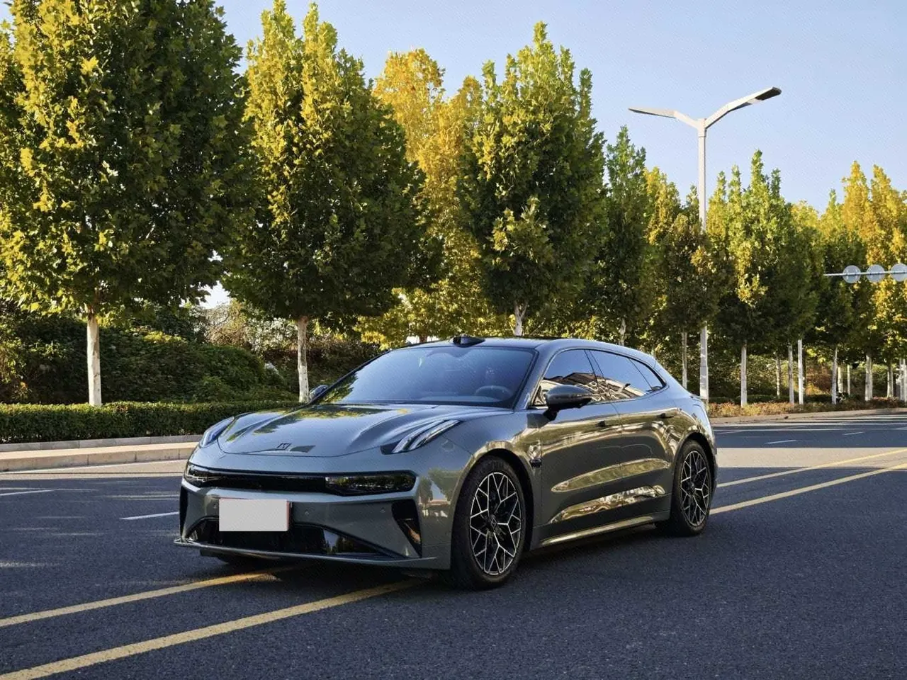 Zeekr 2025 Zeekr 001 WE Edition 95kWh Four-wheel Drive Automatic - View 1