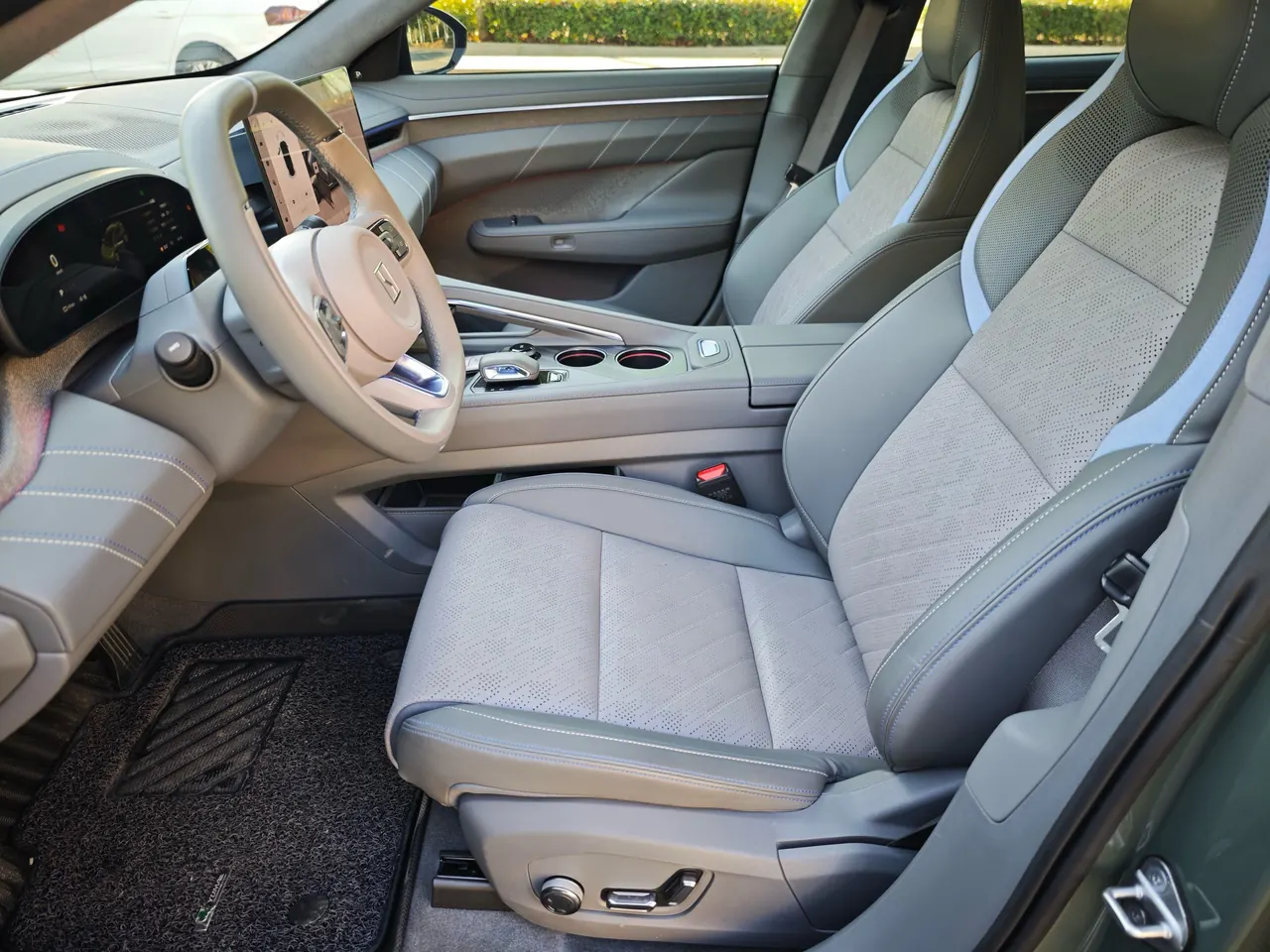 Zeekr 2025 Zeekr 001 WE Edition 95kWh Four-wheel Drive Automatic 7