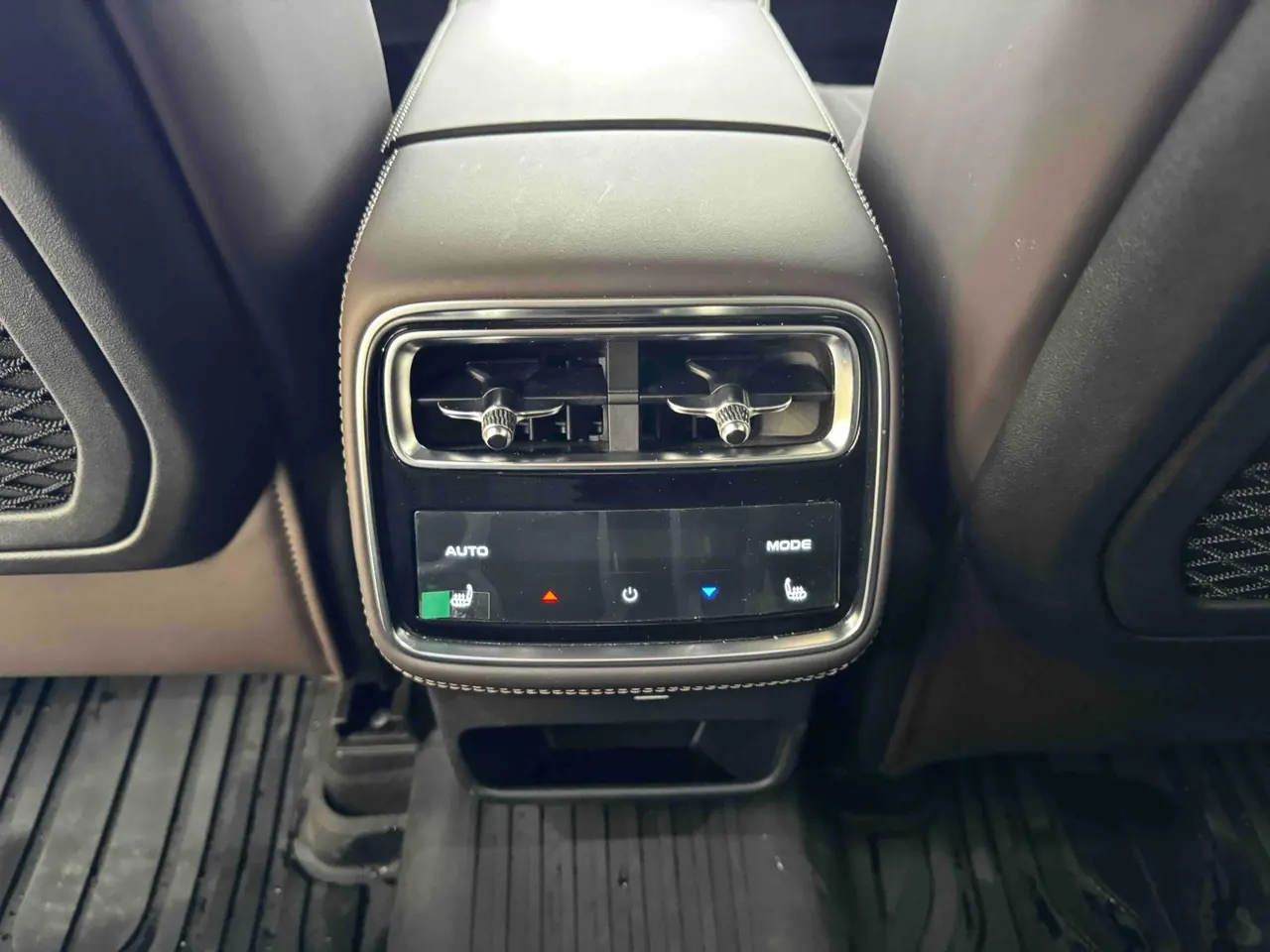 Geely 2025 XingyueL (Monjaro) 2.0TD Oriental Obsidian 4WD full-moon version automatic gear 10