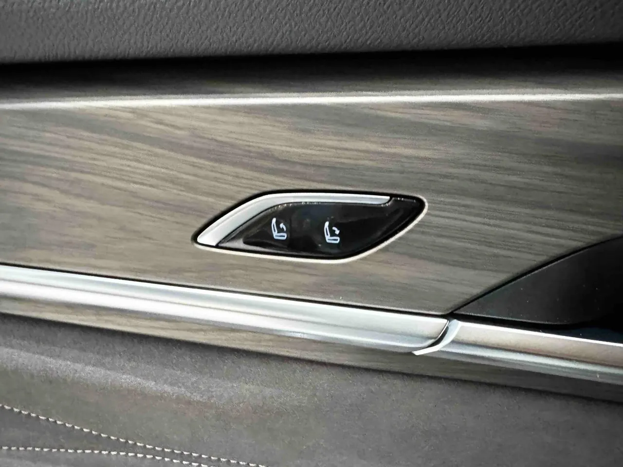Geely 2025 XingyueL (Monjaro) 2.0TD Oriental Obsidian 4WD full-moon version automatic gear 12