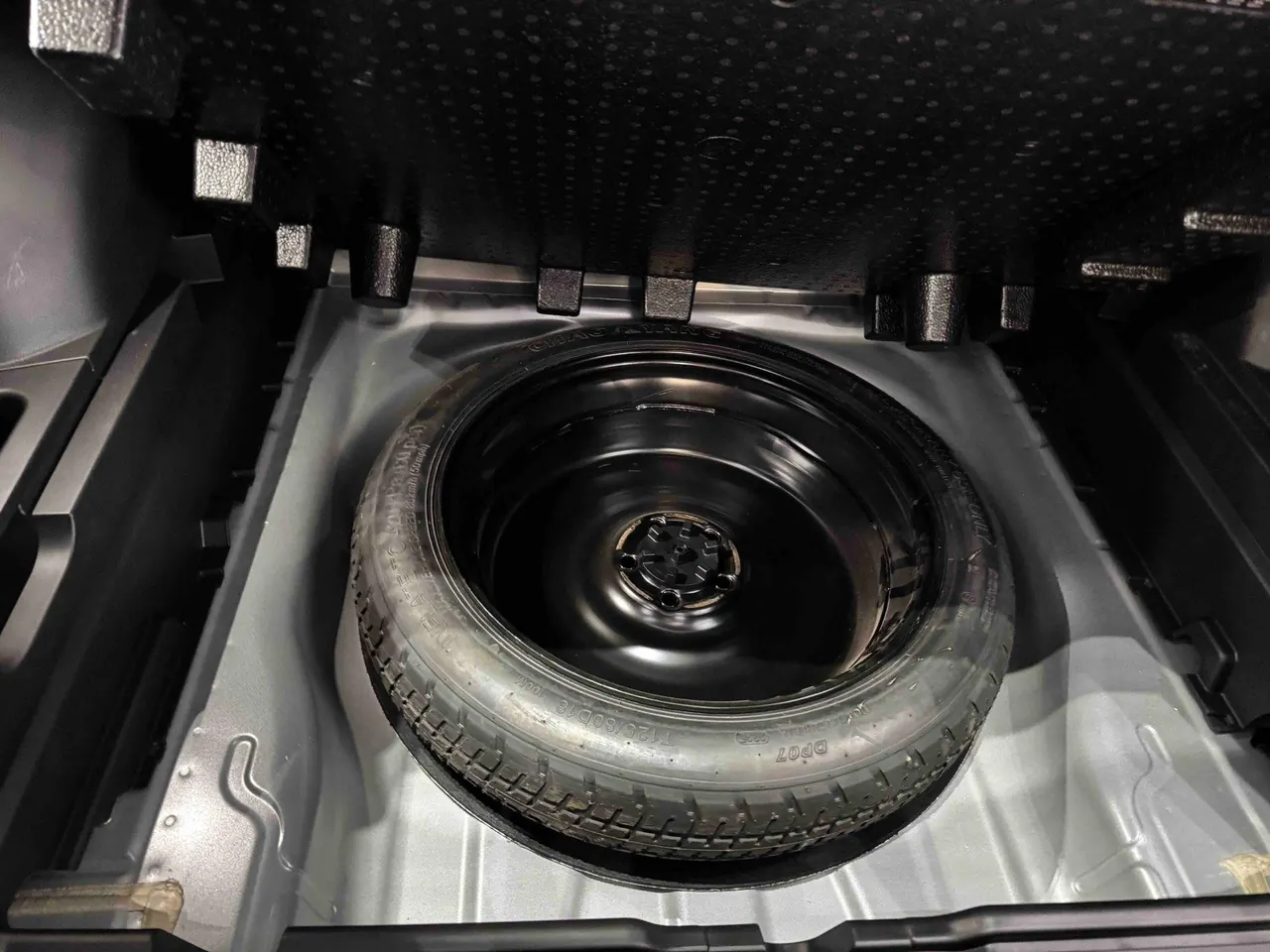 Geely 2025 XingyueL (Monjaro) 2.0TD Oriental Obsidian 4WD full-moon version automatic gear 18