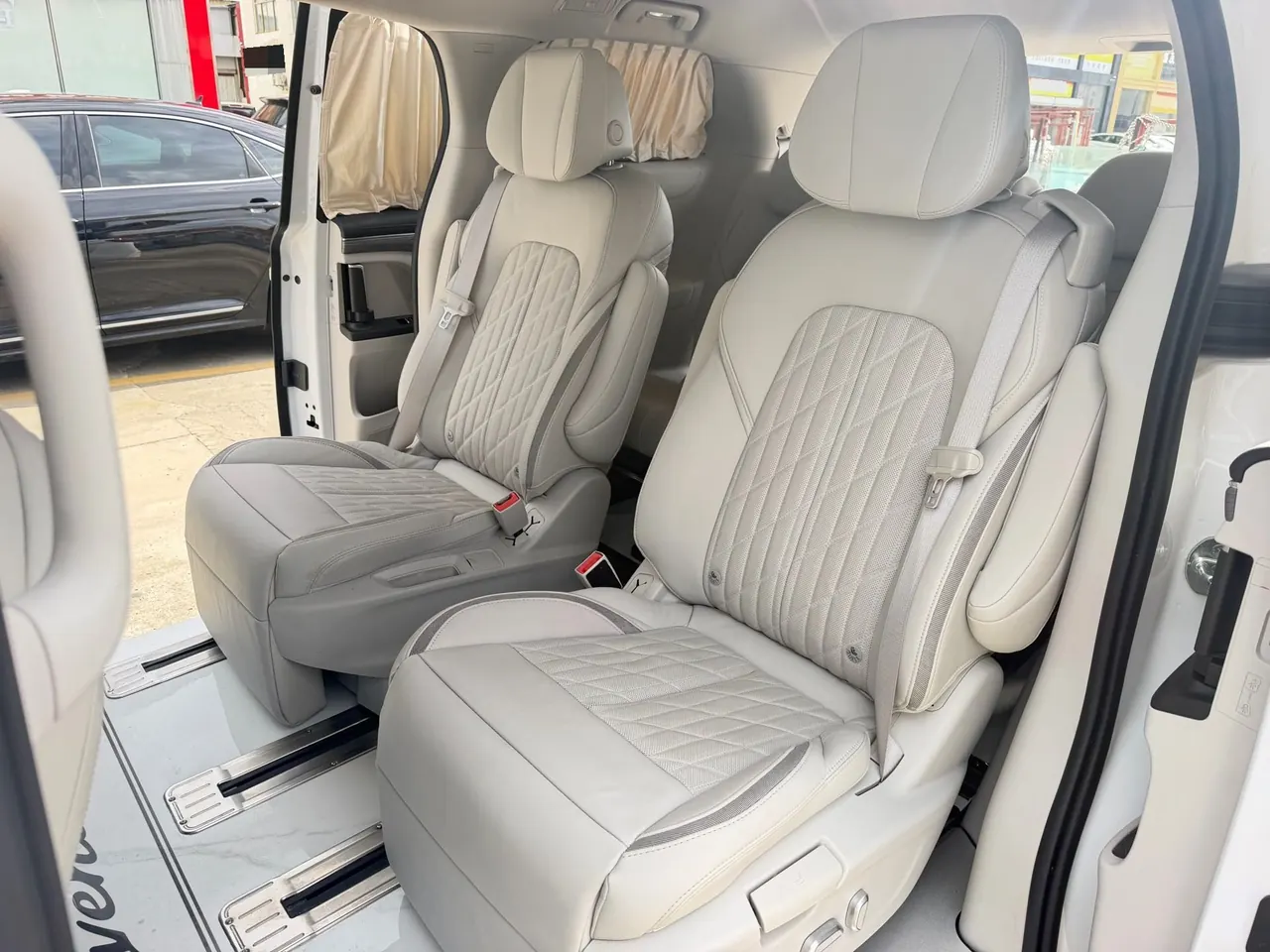 Buick 2023 GL8 ES Lu Zun 48V 2.0T 653T Luxury Heyue Automatic Gear 3