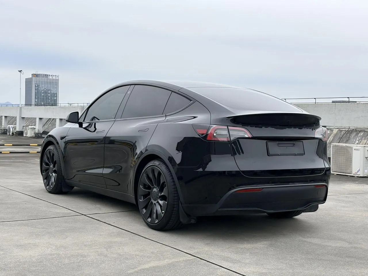 Tesla 2021 Model Y Performance high-performance all-wheel drive version automatic transmission 3