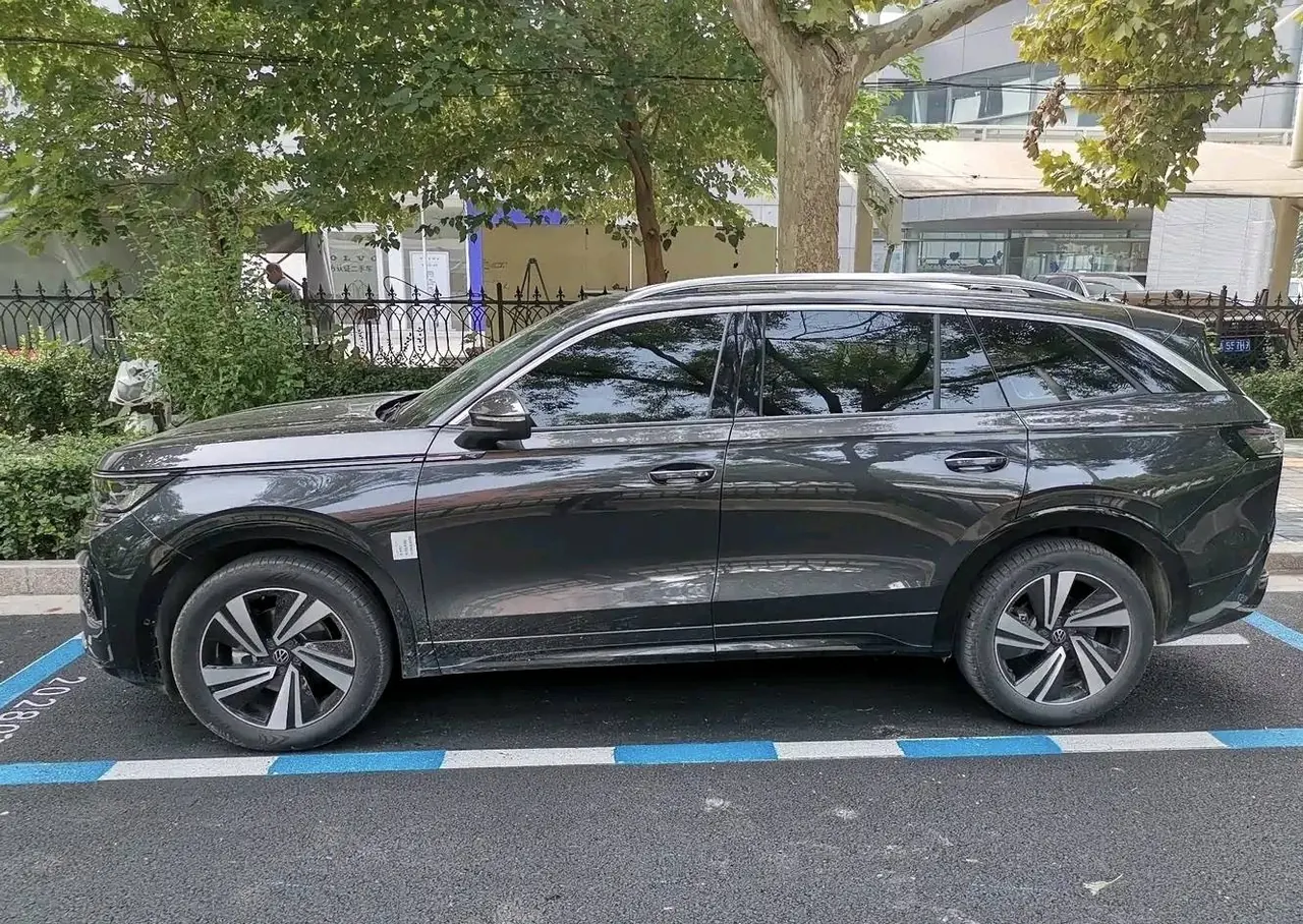 Volkswagen 2023 model tour R-Line 2.0TSI 380TSI four-wheel drive tour version automatic gear 4