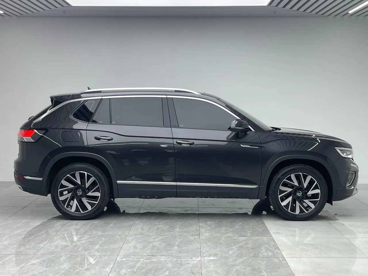 Volkswagen 2024 Tanyue 2.0TSI 380TSI four-wheel drive R-Line high-energy version of automatic gear 4