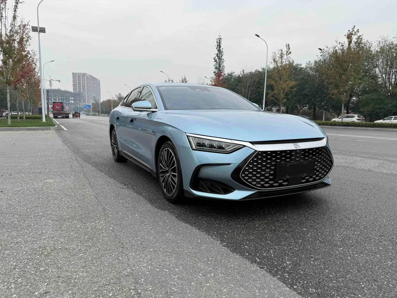 BYD 2023 Han DM-i 1.5T stepless champion version 121KM exclusive automatic gear 2