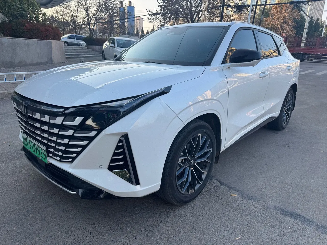 ChangAn 2024 UNI-Z Zhidian iDD 1.5 Stepless 125km Exceed Automatic Transmission - View 1