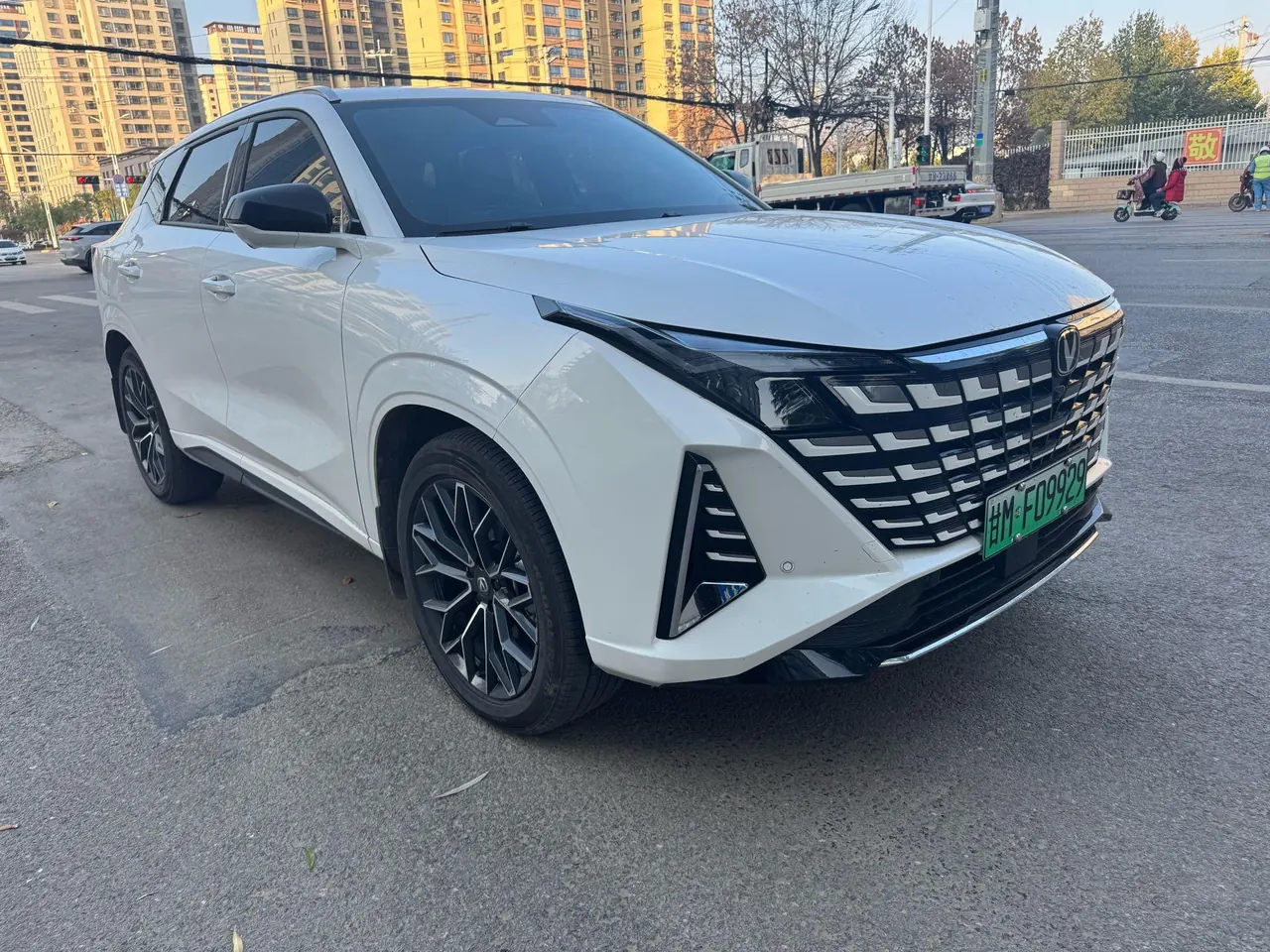 ChangAn 2024 UNI-Z Zhidian iDD 1.5 Stepless 125km Exceed Automatic Transmission 3
