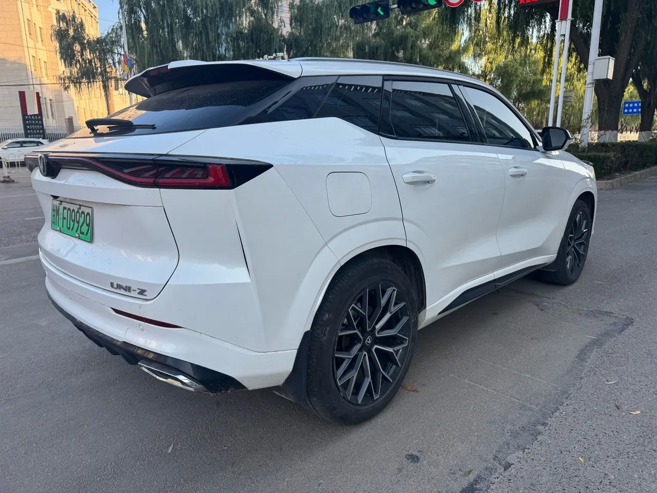 ChangAn 2024 UNI-Z Zhidian iDD 1.5 Stepless 125km Exceed Automatic Transmission 9