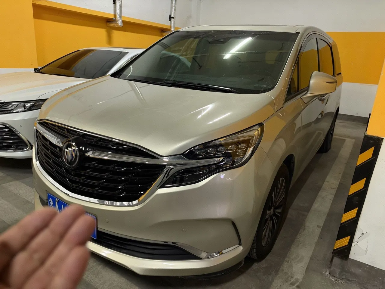 Buick 2020 GL8 ES Lu Zun 2.0T 653T Luxury Automatic Gear - View 1