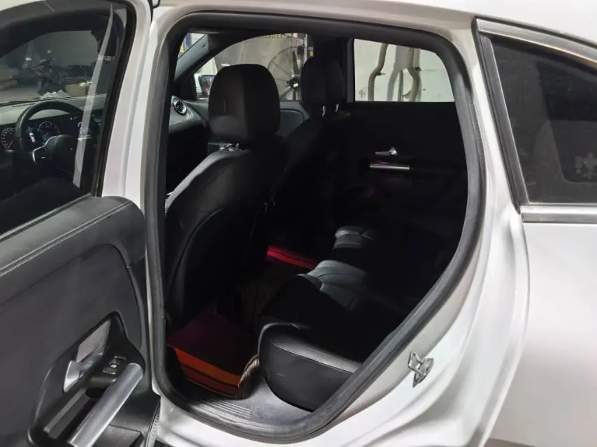 Mercedes Benz 2020 GLA 200 1.3T automatic gear 3
