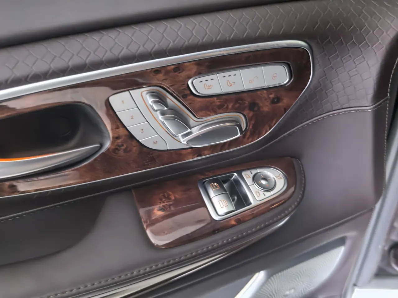 Mercedes Benz V 2022V 260 L 2.0T Premium Edition Automatic Gear 3