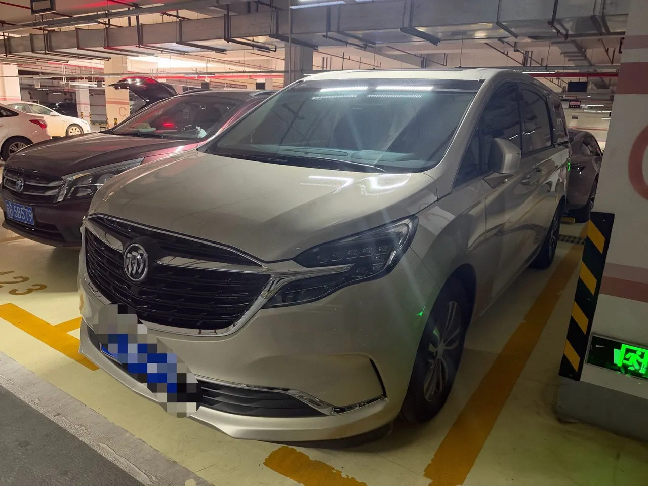 Buick 2020 GL8 ES Lu Zun 2.0T 653T Comfortable Automatic Gear - View 1
