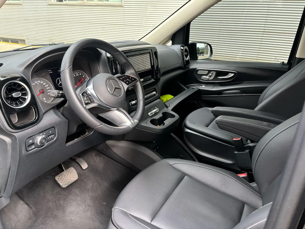 Mercedes Benz 2024 Vito 2.0T Business Edition 7-seat Automatic Gear 2