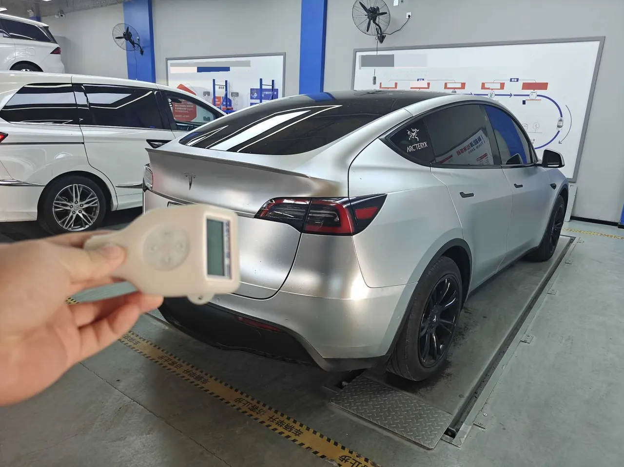 Tesla 2023 Model Y rear-wheel drive version automatic transmission 3