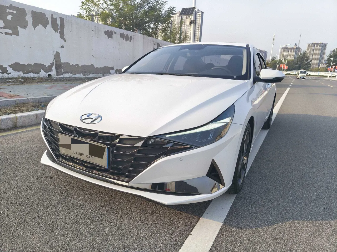Hyundai 2022 Elantra -3-compartment 1.5 stepless LUX premium automatic gear - View 1