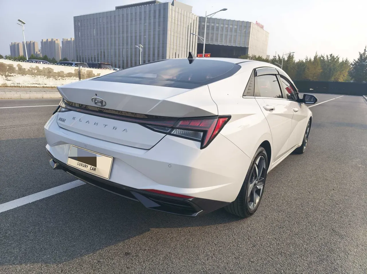 Hyundai 2022 Elantra -3-compartment 1.5 stepless LUX premium automatic gear 6