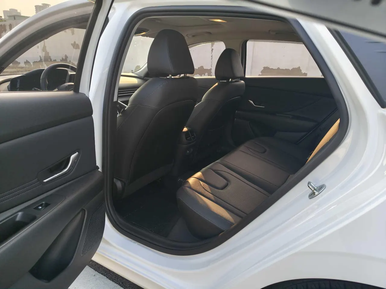 Hyundai 2022 Elantra -3-compartment 1.5 stepless LUX premium automatic gear 8