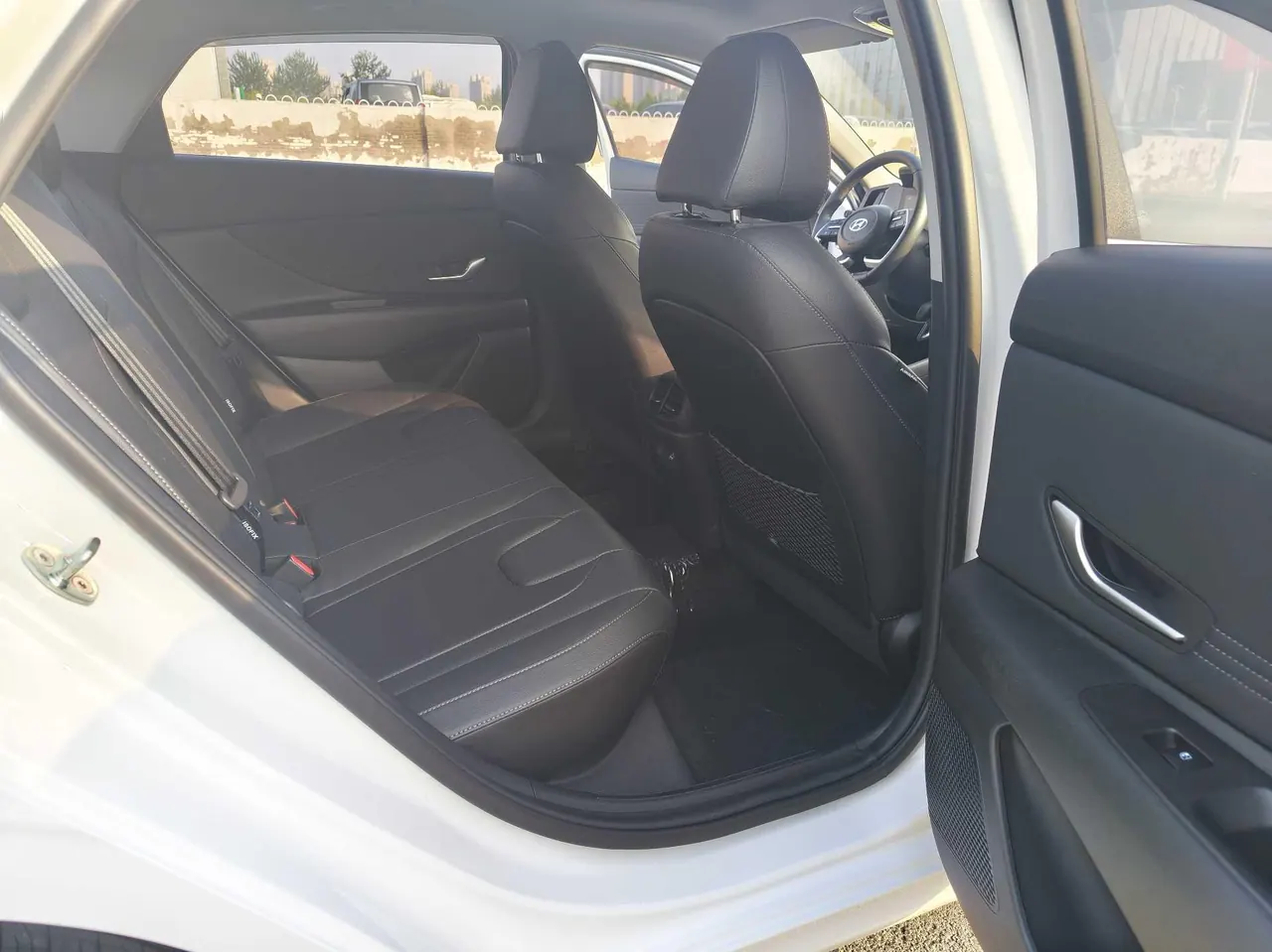 Hyundai 2022 Elantra -3-compartment 1.5 stepless LUX premium automatic gear 9