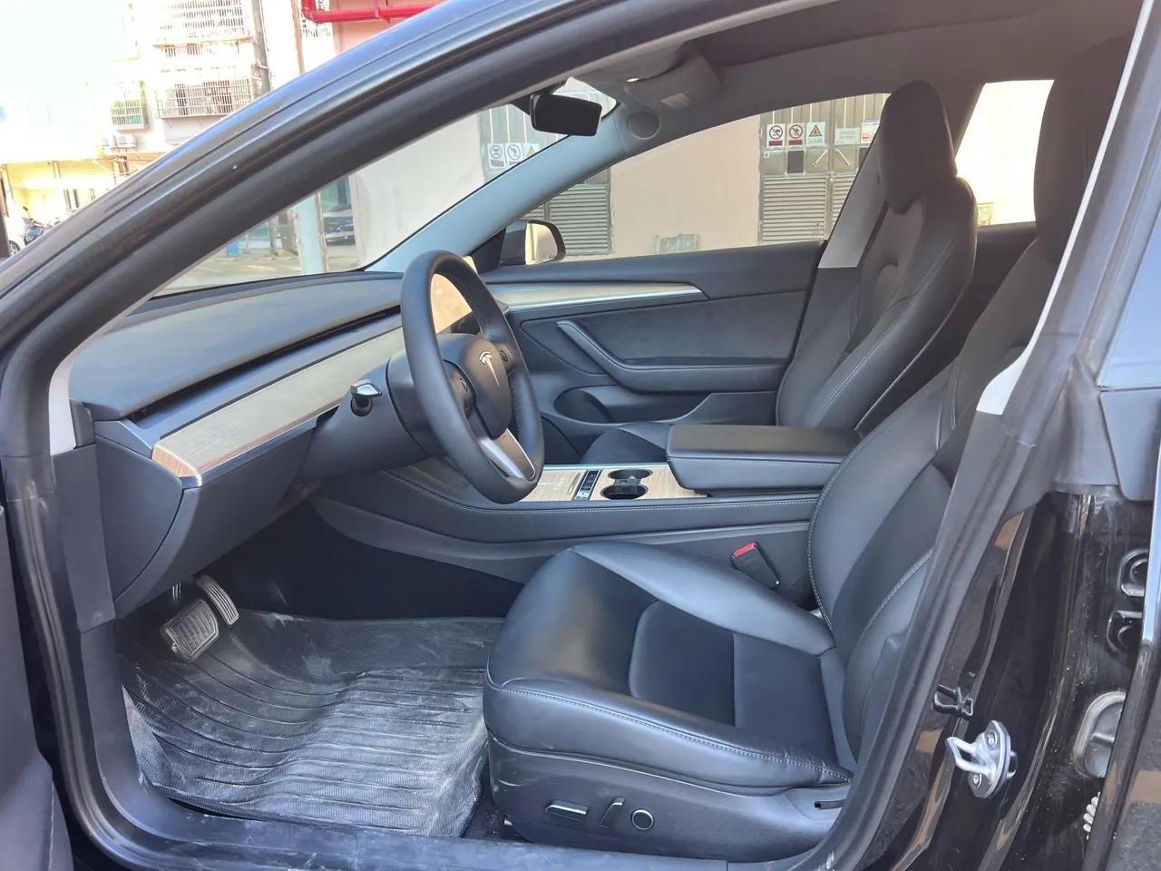 Tesla 2022 Model 3 rear-wheel drive version of automatic transmission 2