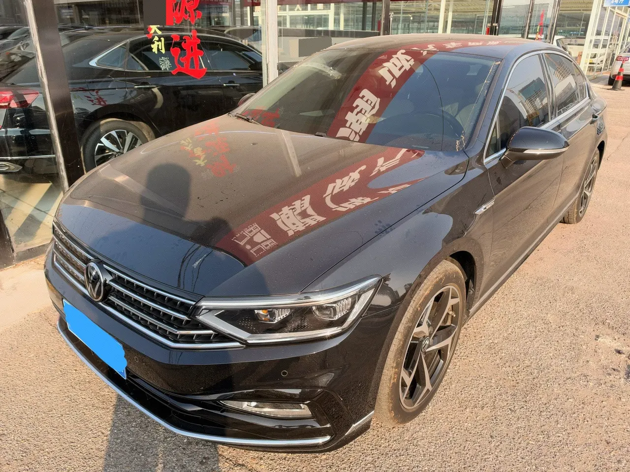 Volkswagen 2024 Magotan 2.0TSI 330TSI 2 million luxury automatic gear - View 1