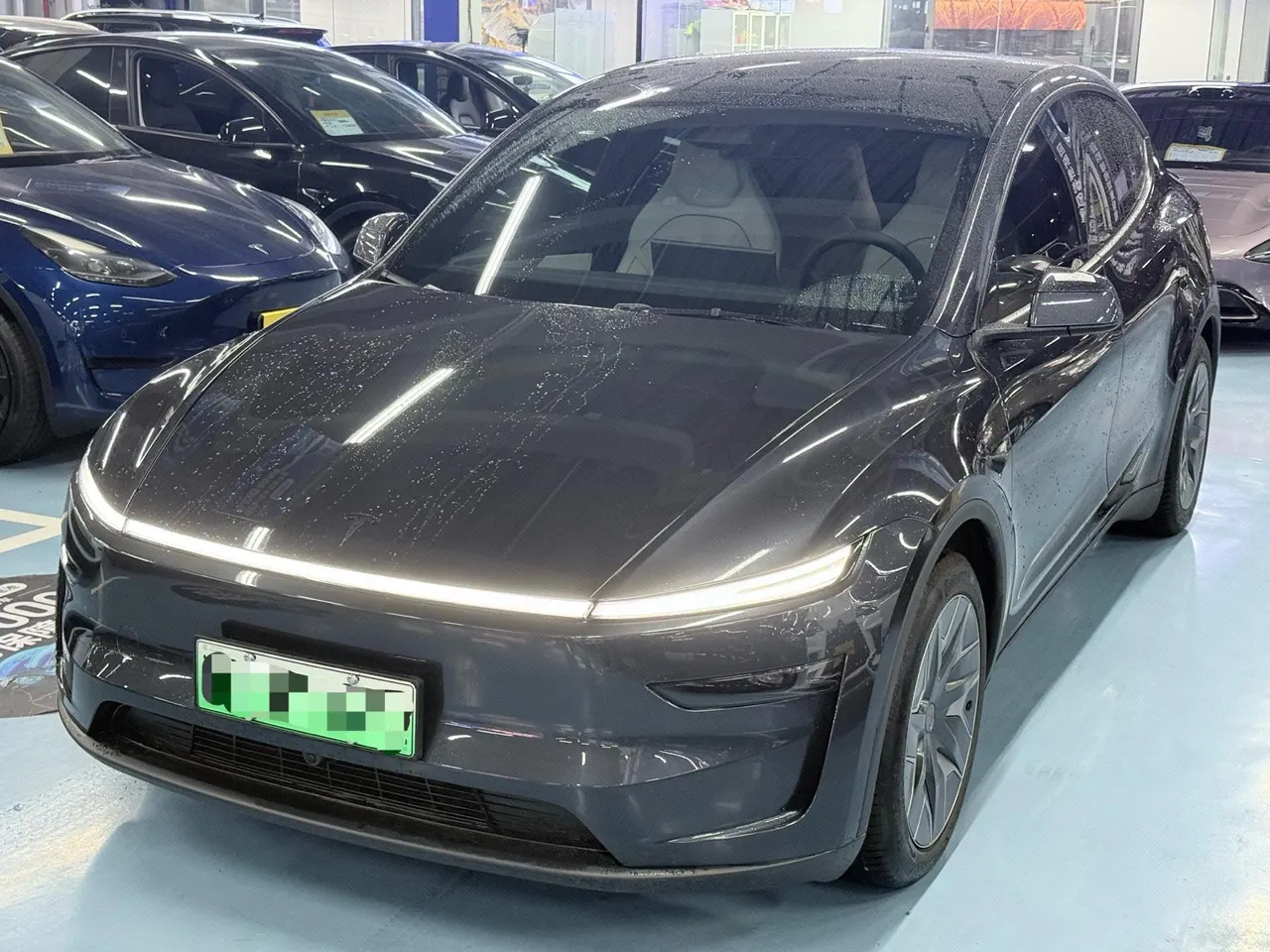 Tesla 2025 Model Y L Long Endurance All-Wheel Drive Automatic Transmission - View 1