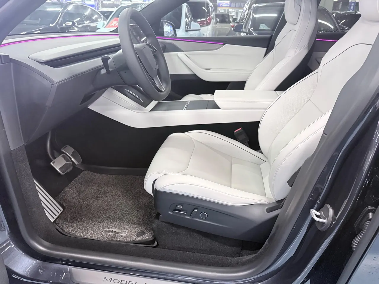 Tesla 2025 Model Y L Long Endurance All-Wheel Drive Automatic Transmission 4
