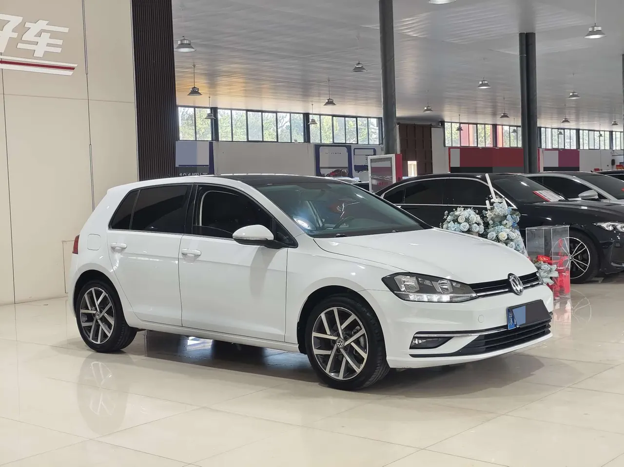 Volkswagen 2020 Golf 7 1.2TSI 200TSI Beloved Edition Comfortable Enterprising Edition Automatic - View 1