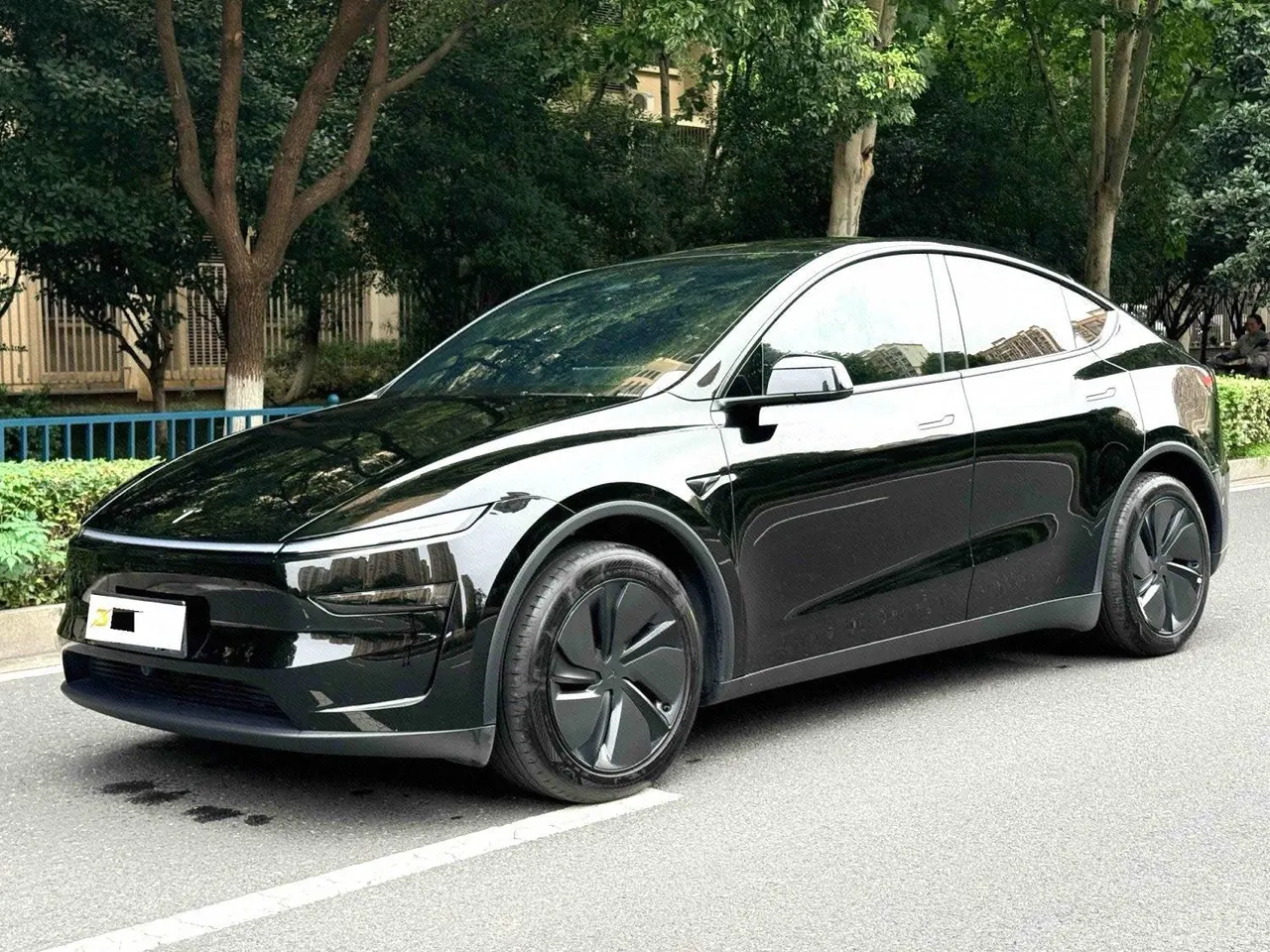 Tesla 2026 Model Y Rear-Wheel-Drive Automatic - View 1