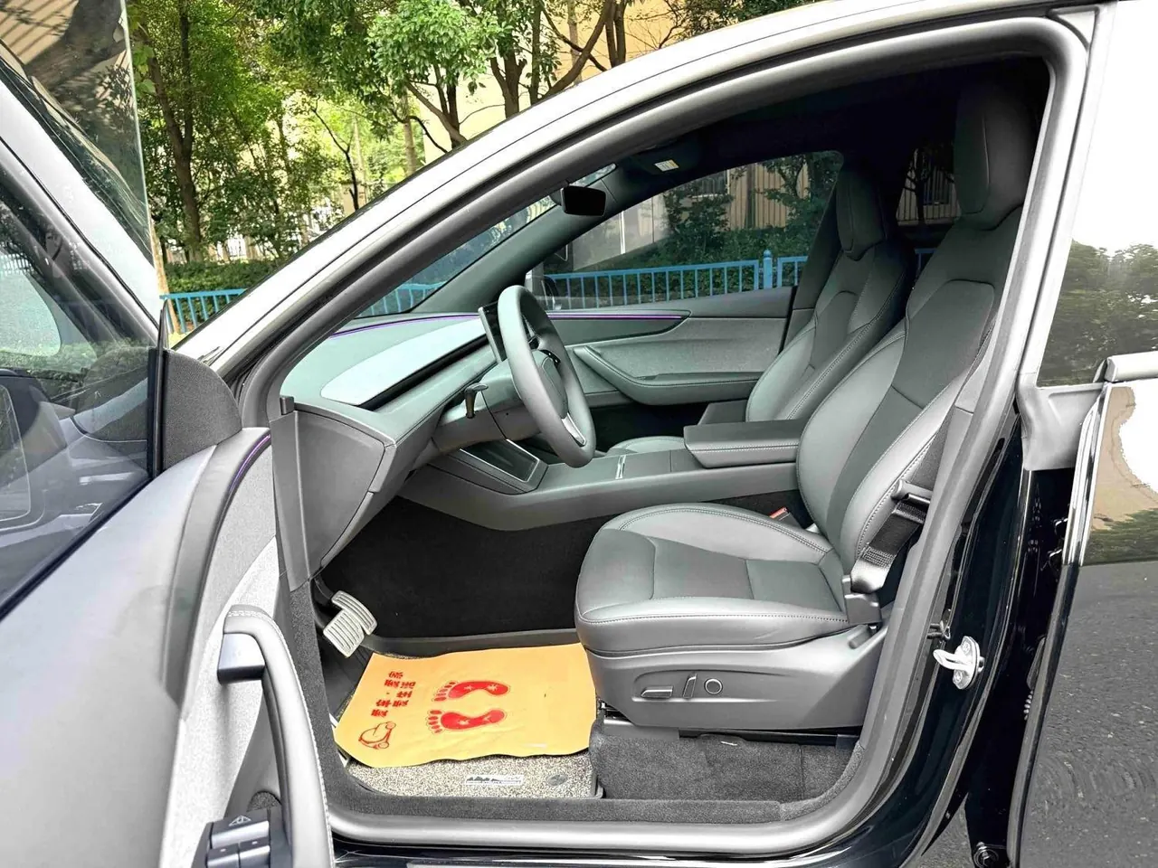 Tesla 2026 Model Y Rear-Wheel-Drive Automatic 4