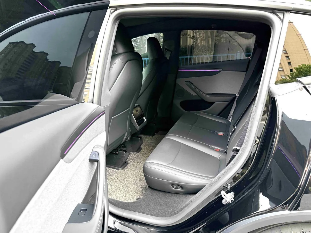 Tesla 2026 Model Y Rear-Wheel-Drive Automatic 5