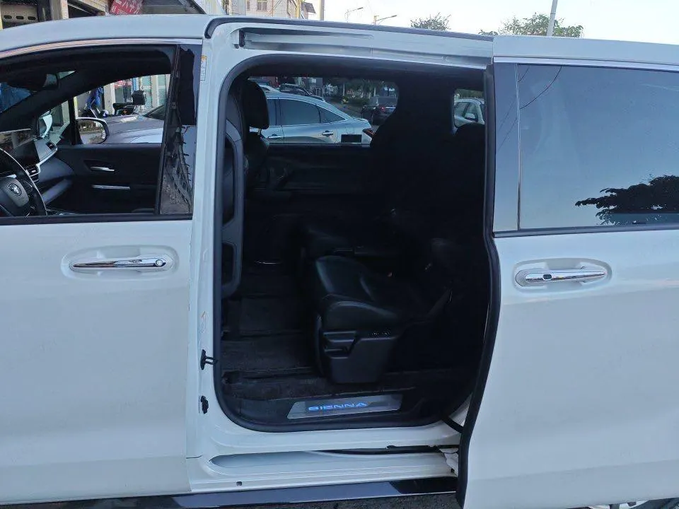 Toyota 2021 Sai 2.5 Stepless Premium Edition Automatic Gear 3
