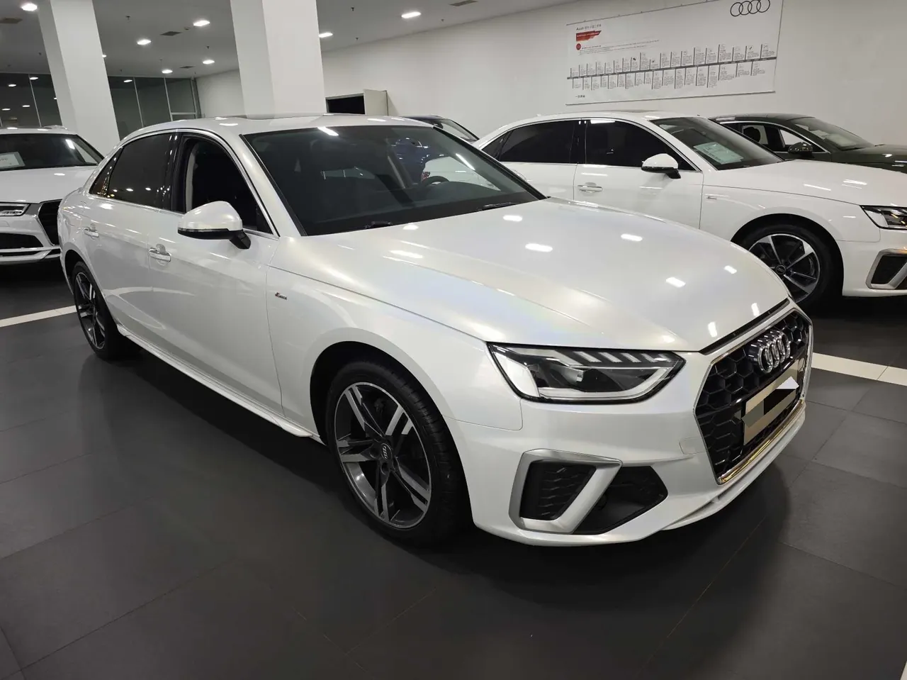 Audi 2020 A4L 2.0TFSI 40TFSI Deluxe Dynamic Automatic 2