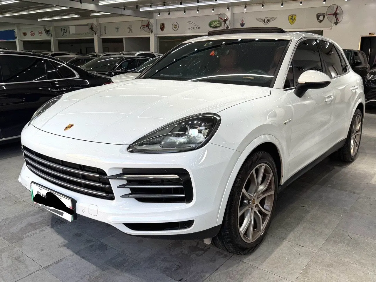 Porsche Cayenne New Energy (Imported) 2021 Cayenne Oil and Electric Hybrid 2.0T Automatic Gear - View 1