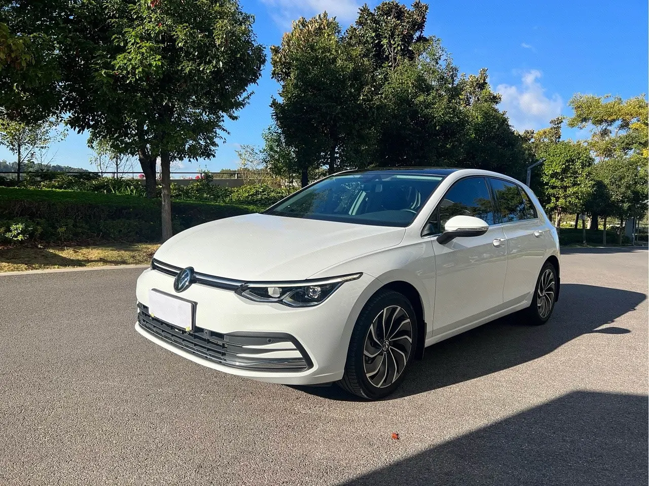 Volkswagen 2021 Golf 8 PRO 1.4TSI 280TSI Automatic - View 1
