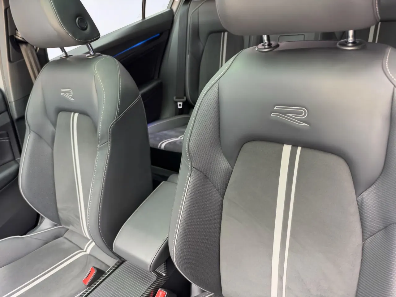 Volkswagen 2021 Golf 8 R-Line 1.4TSI 280TSI Automatic 7