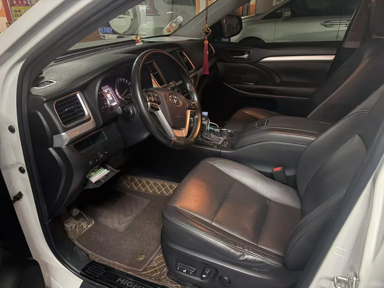 Toyota 2021 Highlander 2.0T 4-wheel drive deluxe 7-seat automatic gear 3