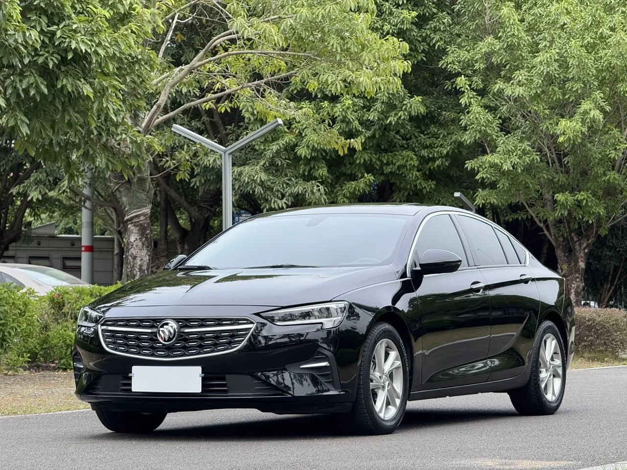 Buick 2020 Regal 1.5T 552T Luxury Automatic Gear - View 1