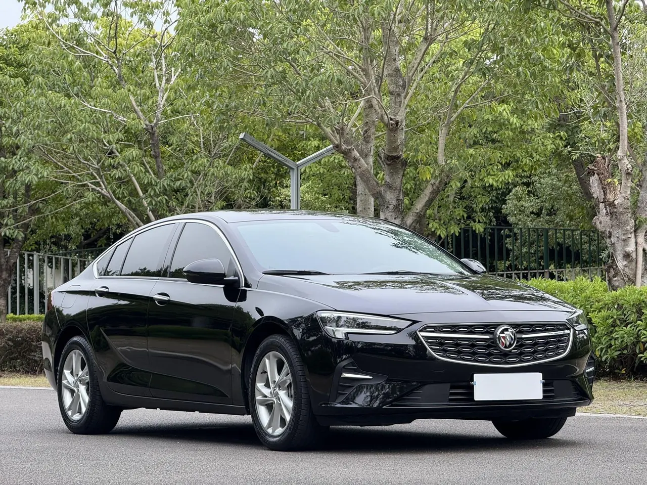 Buick 2020 Regal 1.5T 552T Luxury Automatic Gear 3
