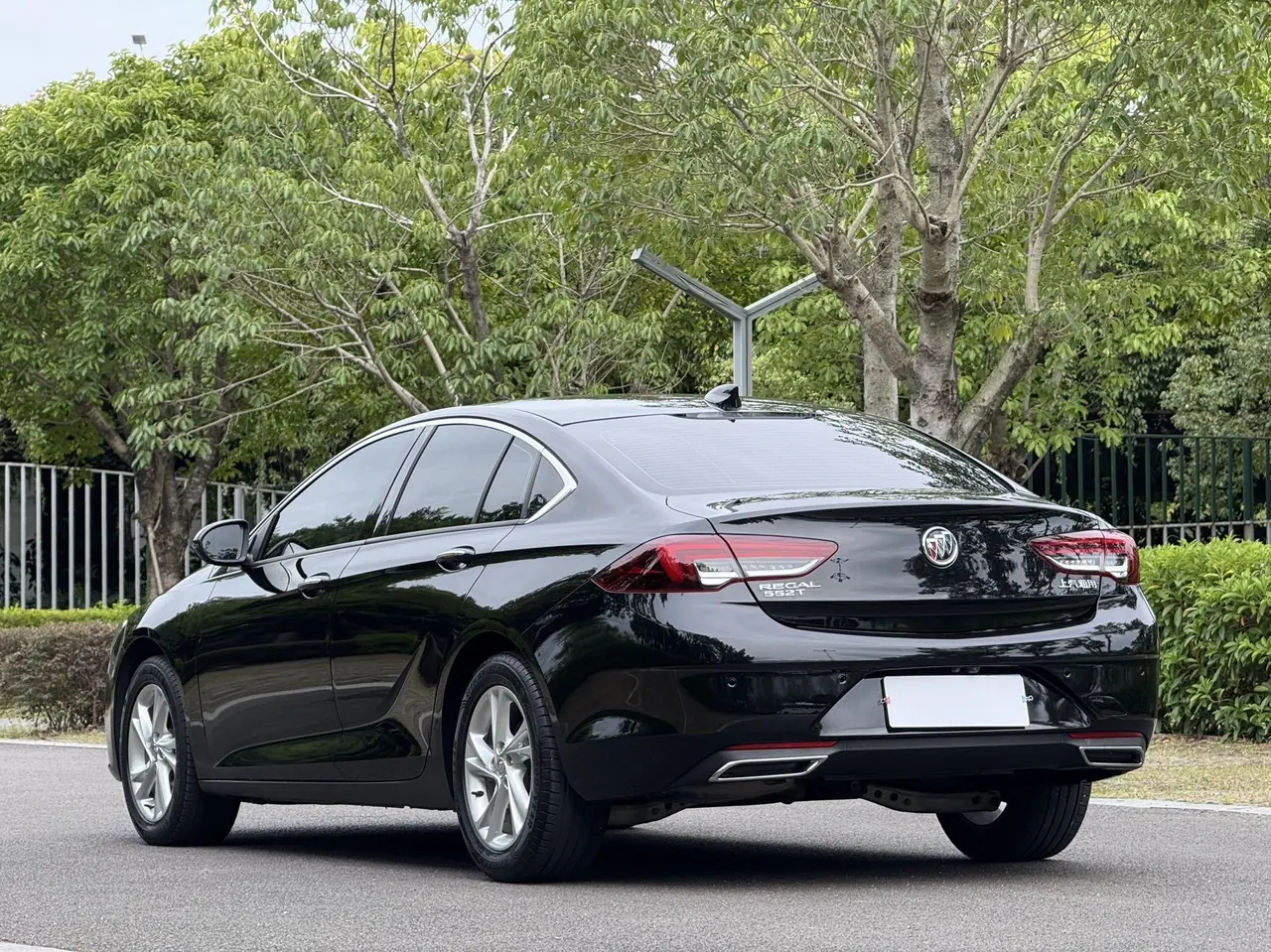Buick 2020 Regal 1.5T 552T Luxury Automatic Gear 4