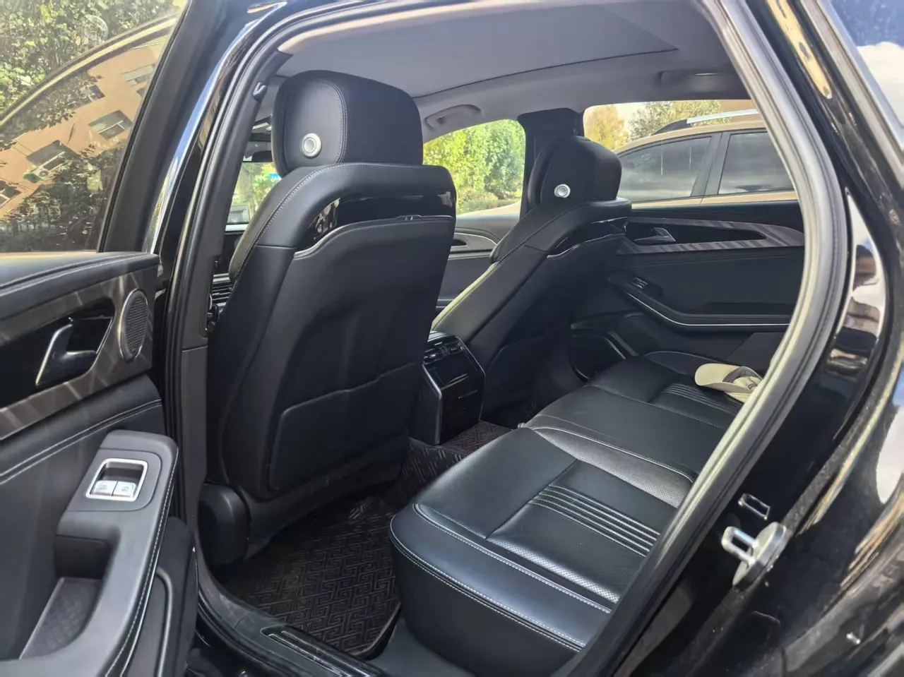 HongQi 2020 H9 48V 2.0T Zhilian Flag Edition Automatic Gear 3