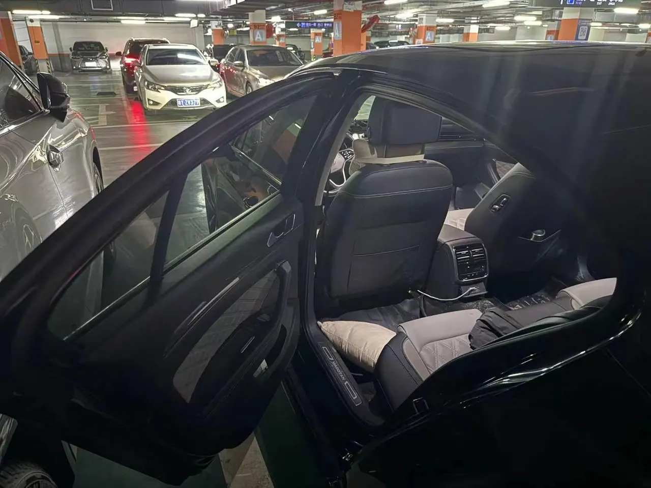 Volkswagen 2023 Magotan 2.0TSI 330TSI 2 million Commemorative Edition Leading Automatic Gear 2