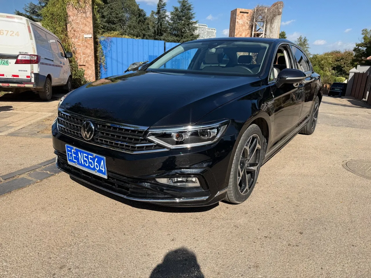 Volkswagen 2024 Magotan 2.0TSI 330TSI 2 million luxury automatic gear - View 1