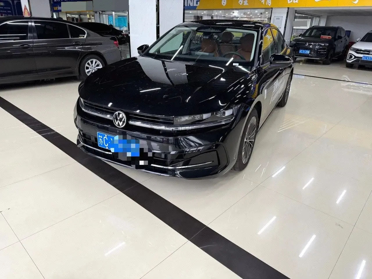 Volkswagen 2024 Magotan 2.0TSI 380TSI Premium Edition Da Mai Bag Automatic Gear - View 1