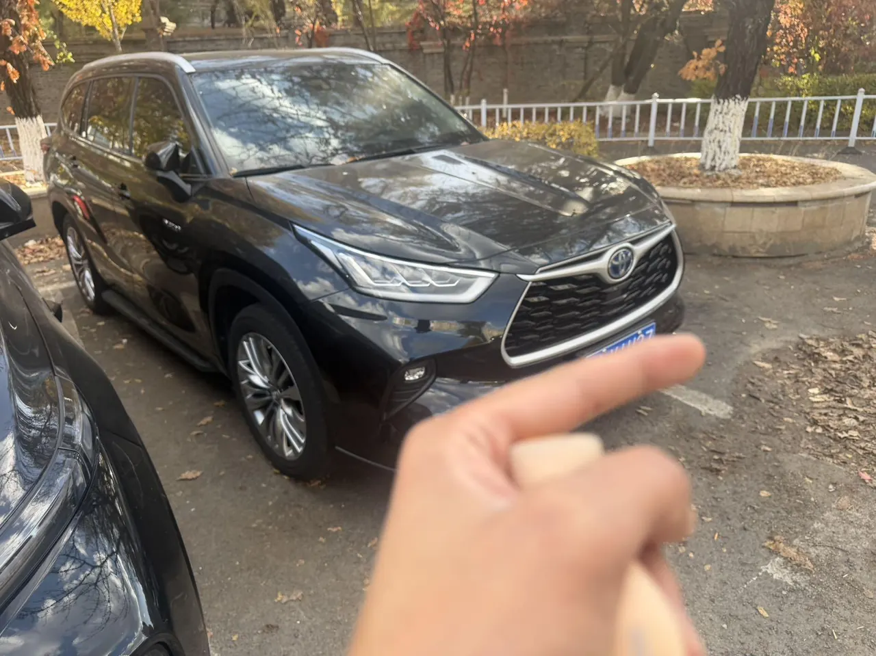Toyota 2022 Highlander Dual Engine 2.5 Stepless Four-wheel Drive Premium Edition 7-seat Automatic Gear 3