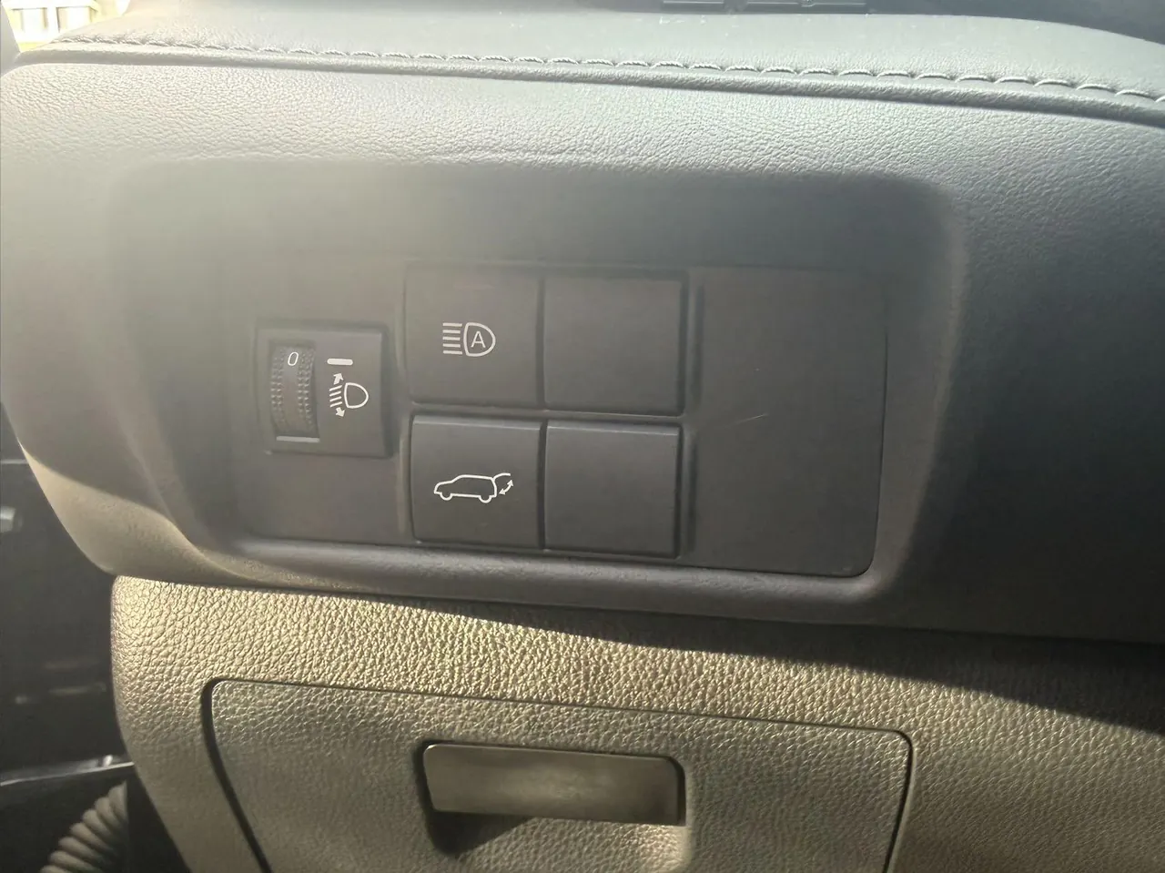 Toyota 2022 Highlander Dual Engine 2.5 Stepless Four-wheel Drive Premium Edition 7-seat Automatic Gear 4