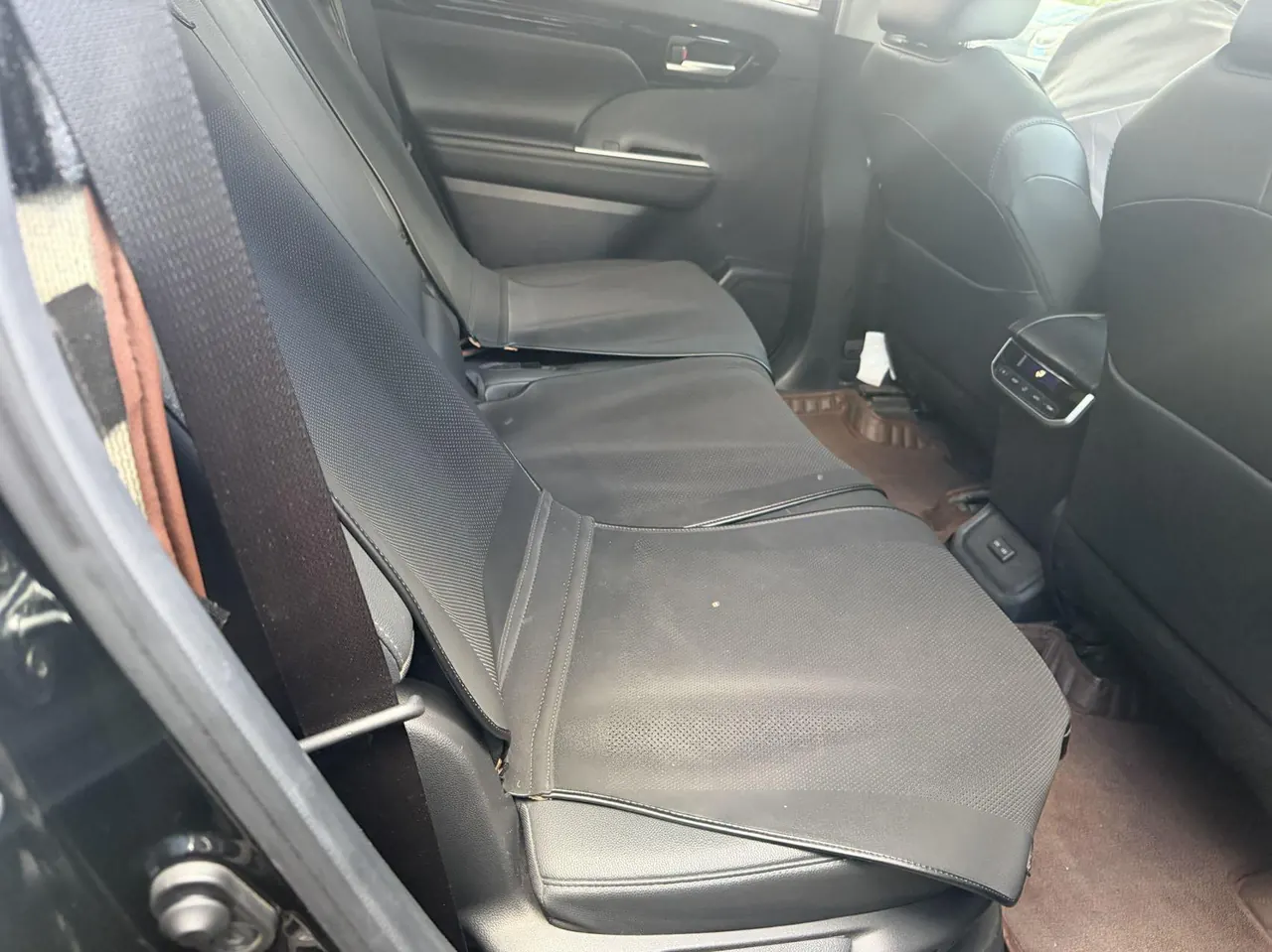 Toyota 2022 Highlander Dual Engine 2.5 Stepless Four-wheel Drive Premium Edition 7-seat Automatic Gear 5