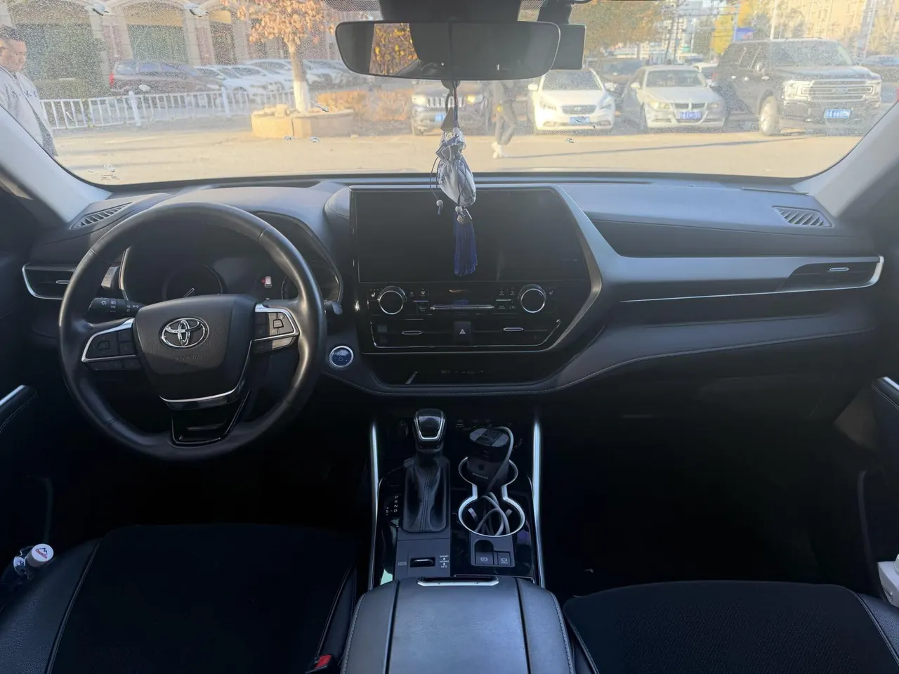 Toyota 2022 Highlander Dual Engine 2.5 Stepless Four-wheel Drive Premium Edition 7-seat Automatic Gear 7