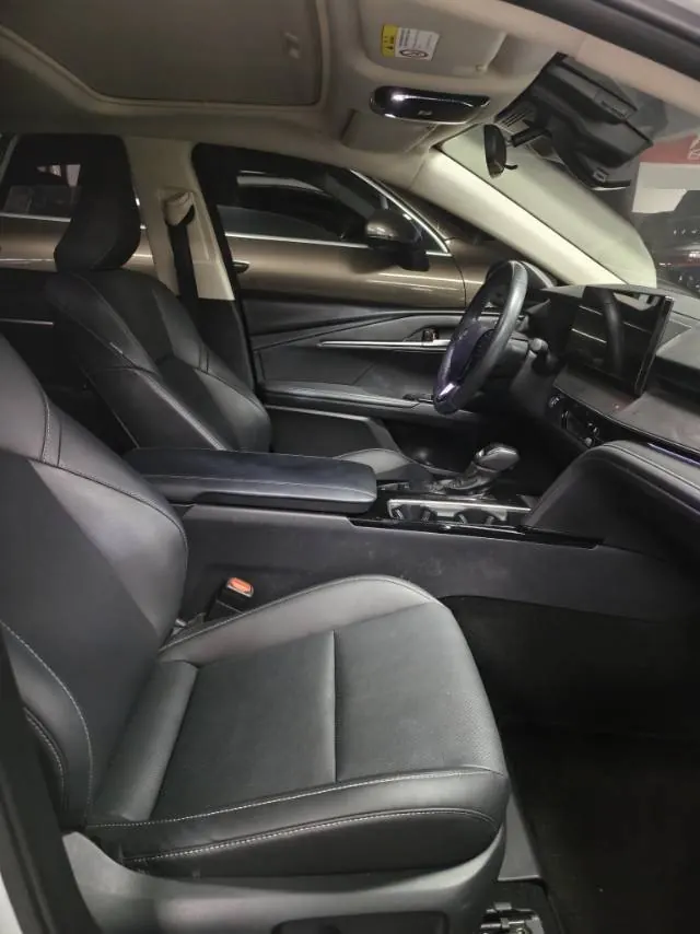 Toyota 2024 Camry Dual Engine 2.0HGVP Stepless Deluxe Automatic Gear 3